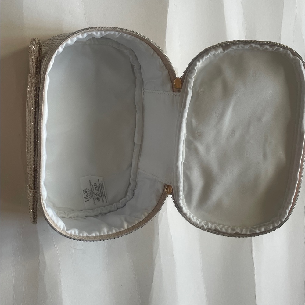 New Dior Gold Metallic Woven Cosmetic Case - Picture 8 of 8